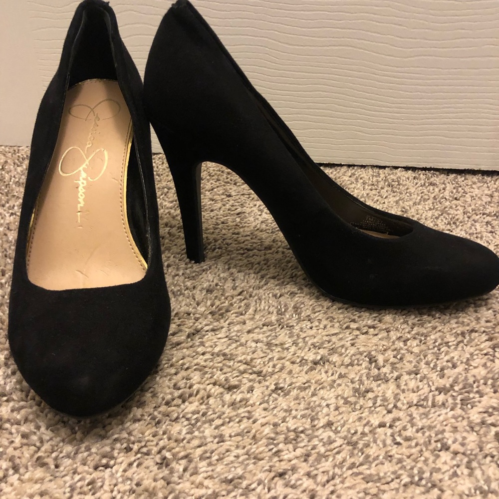 Jessica Simpson classic black pumps